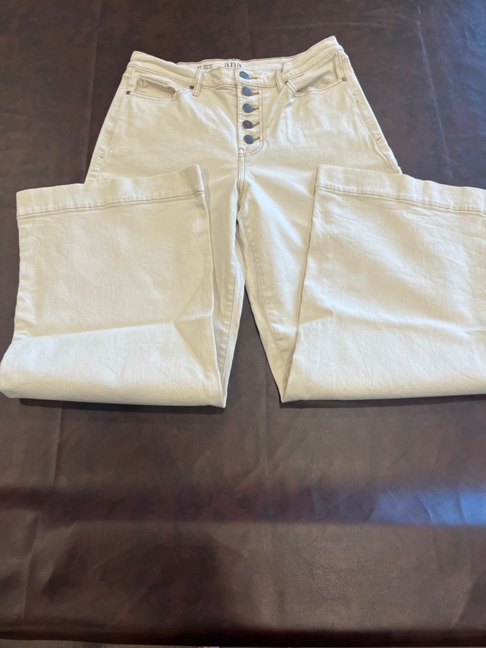 a.n.a Women's Wide Leg Button-Fly Jeans in Off-White/Cream